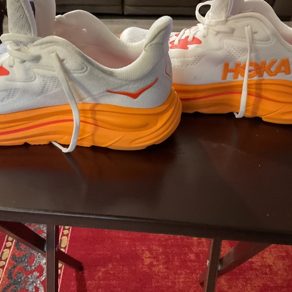 Beautiful Women's Hoka Sneakers size 8 - Picture 5 of 9